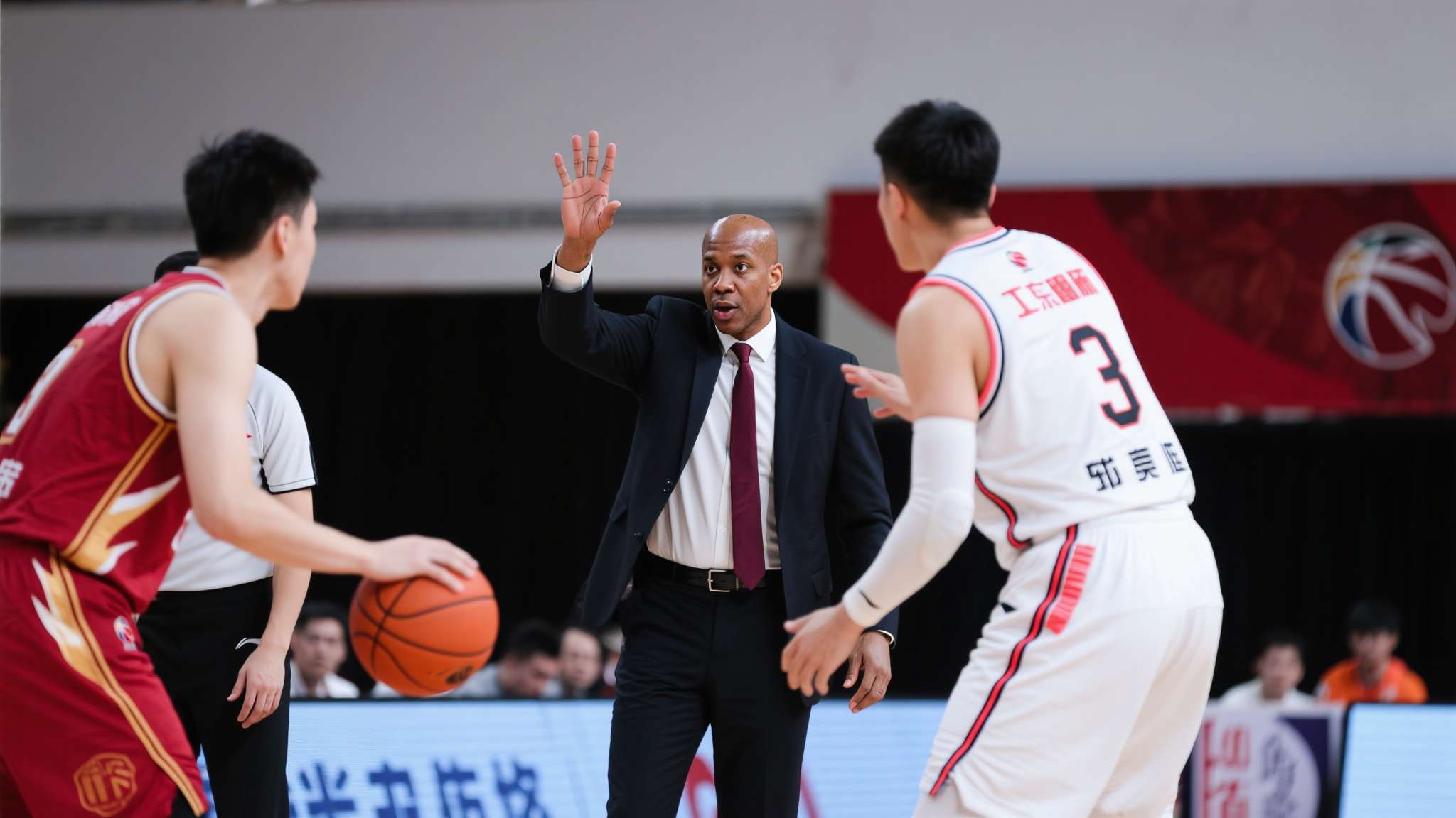广东队备战奎因心情大好 广东队备战奎因心情大好